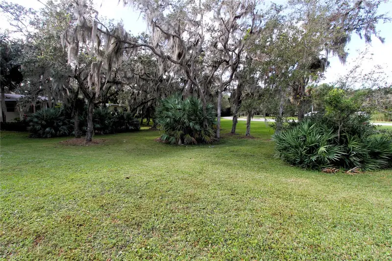 498 Sioux Blvd, FL