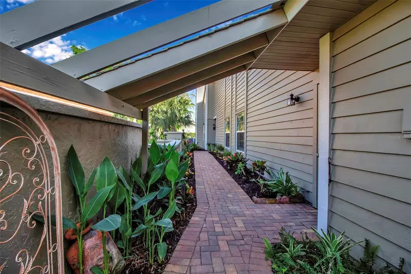 3410 Avenida Madera #B, FL
