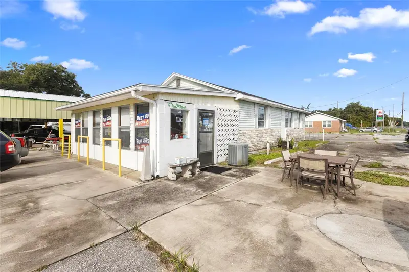 2490 N Woodland Blvd, FL