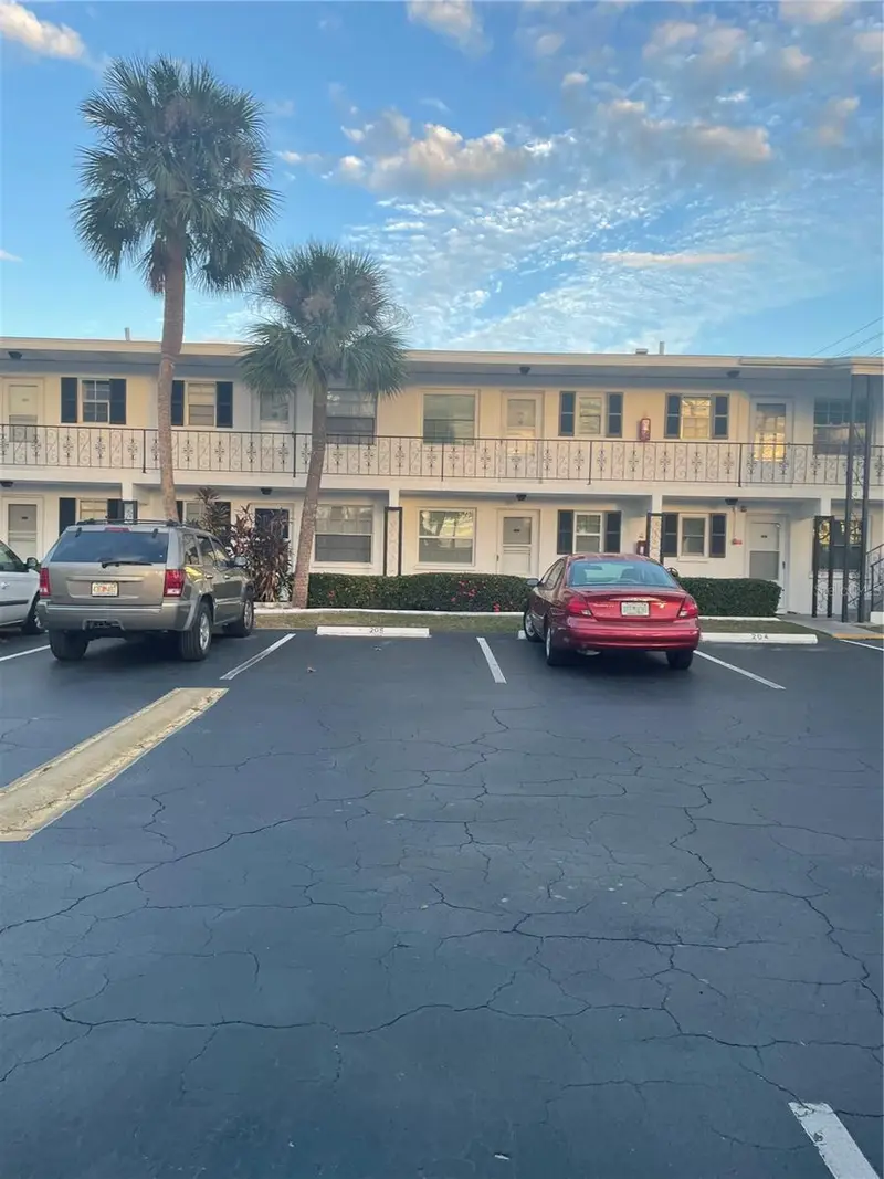 14531 Walsingham Rd #203, FL