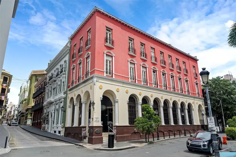 251 & 301 Recinto Sur & San Justo, PR