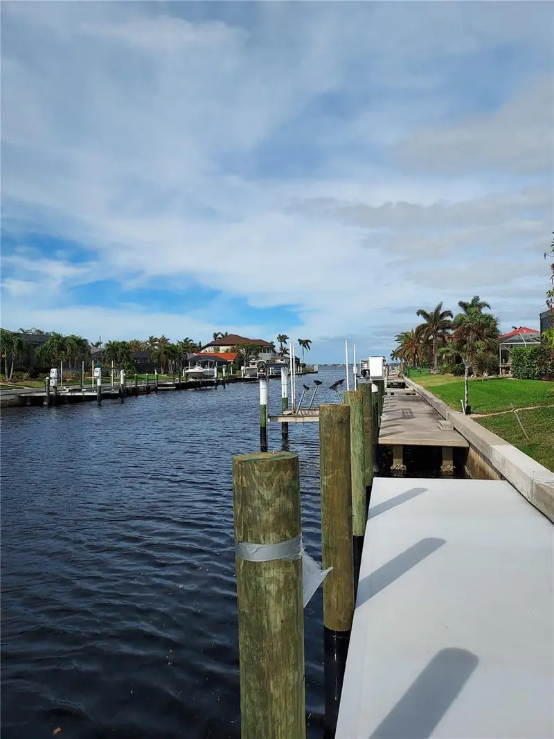 2200 Palm Tree Dr, FL