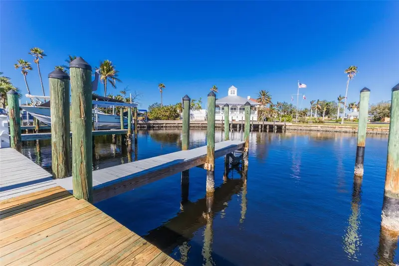 4630 Grassy Point Blvd, FL