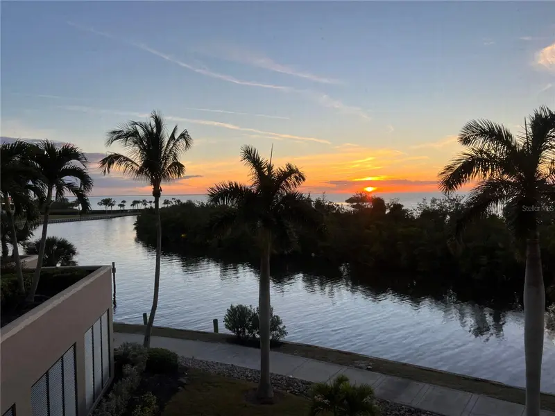 3321 Sunset Key Cir #204, FL