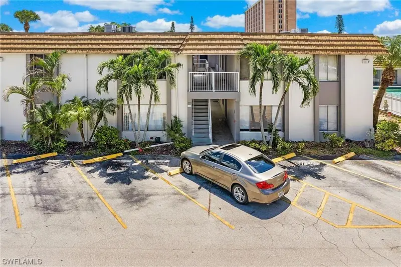 1830 Maravilla Ave #413, FL