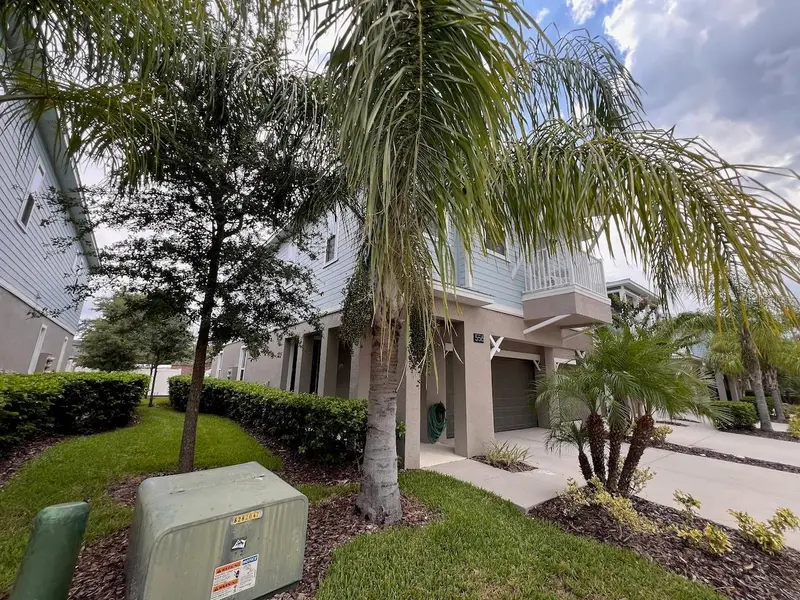 556 Lake Wildmere Cv, FL