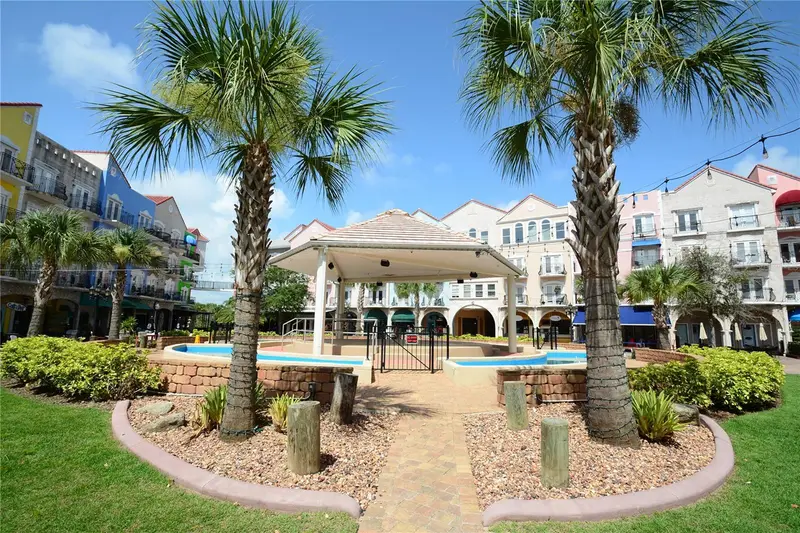 101 Palm Harbor Pkwy #P066, FL