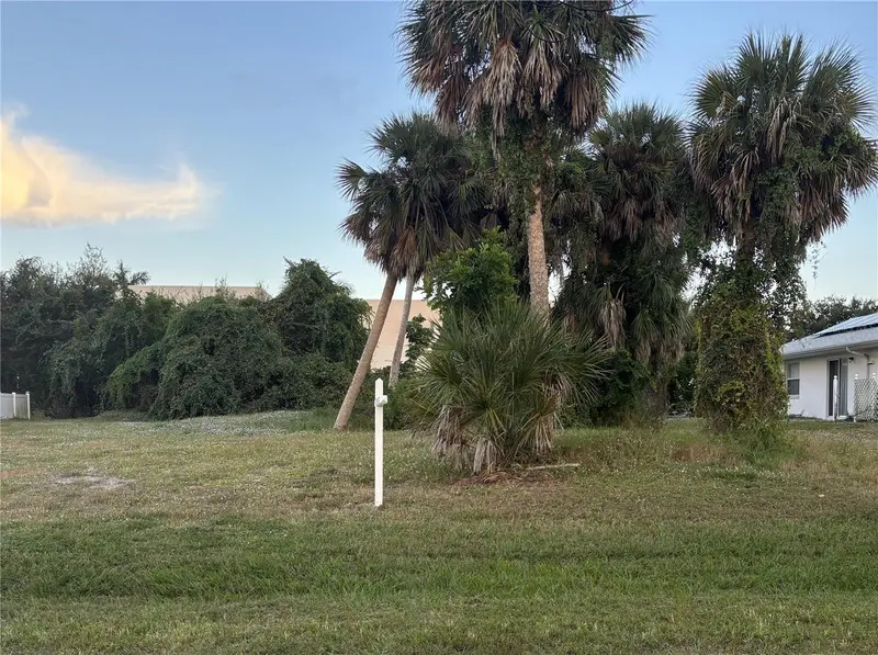 145 Mark Twain Ln, FL