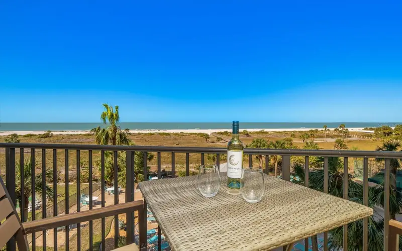 1230 Gulf Blvd #402, FL