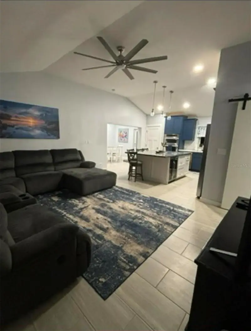 177 Iroquois St, FL