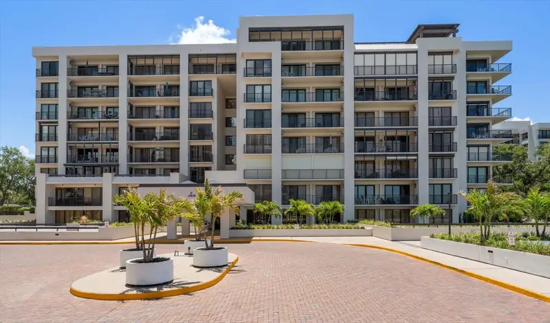 6 Belleview Blvd #105, FL