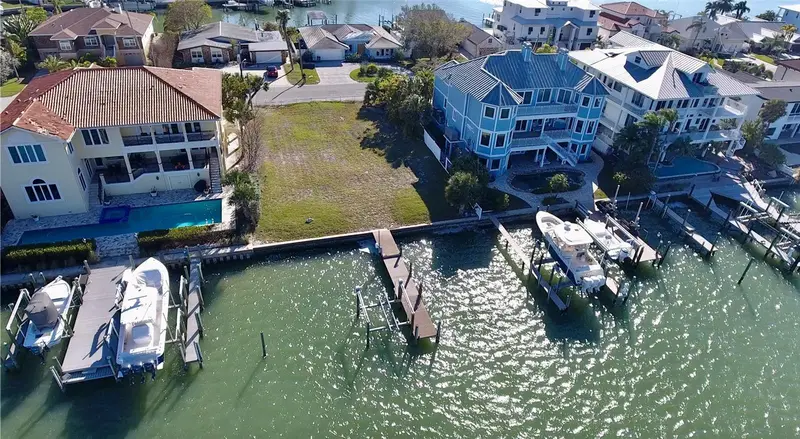 20 N Pine Cir, FL