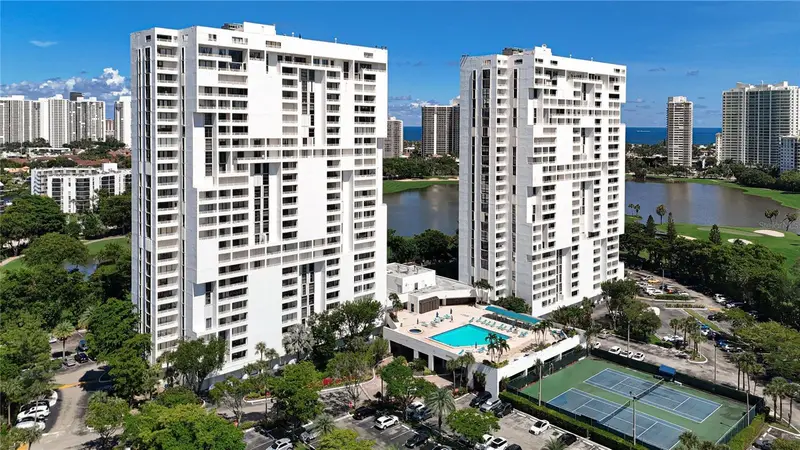 20225 Ne 34th Ct #817, FL