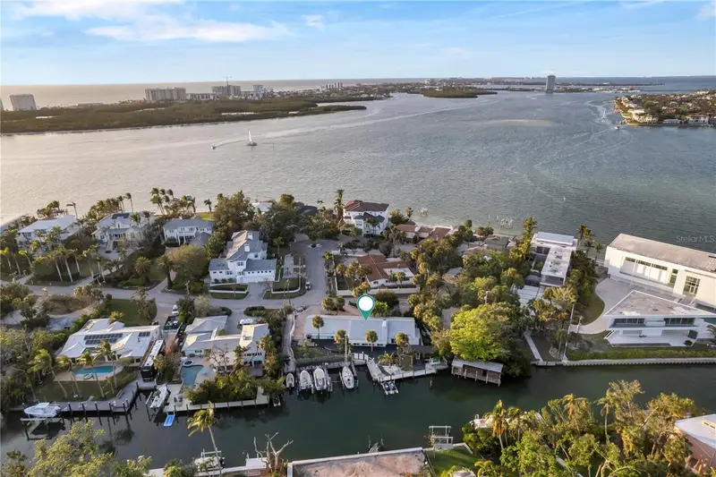 31 Lands End Ln, FL