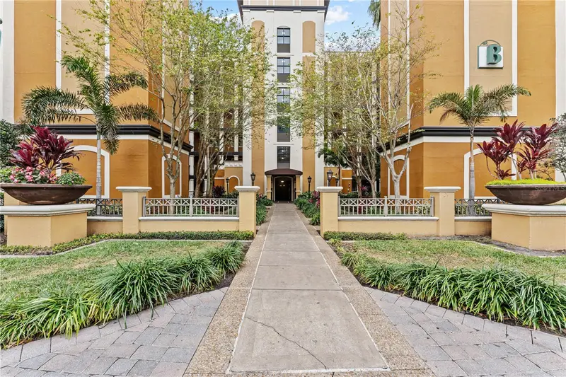 12544 Floridays Resort Dr, FL