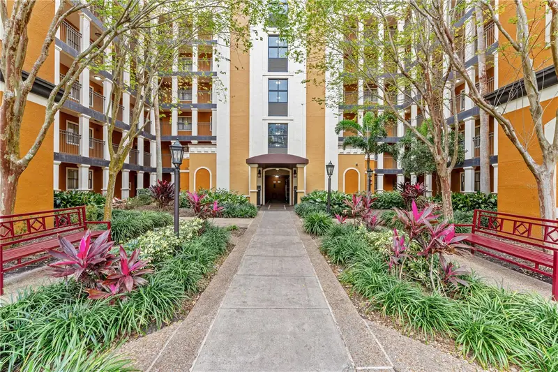 12544 Floridays Resort Dr, FL