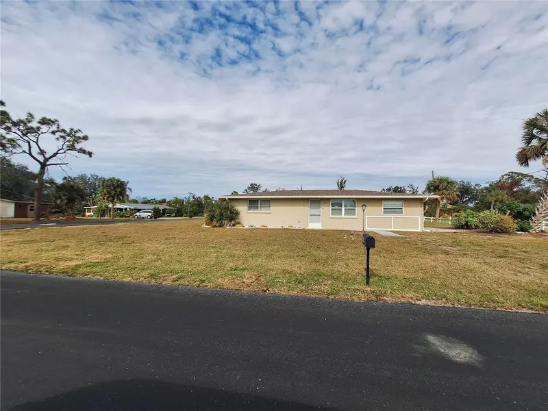 858 E 7th St, FL