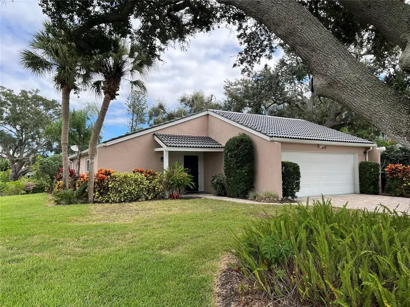 7213 Las Casas Dr, FL