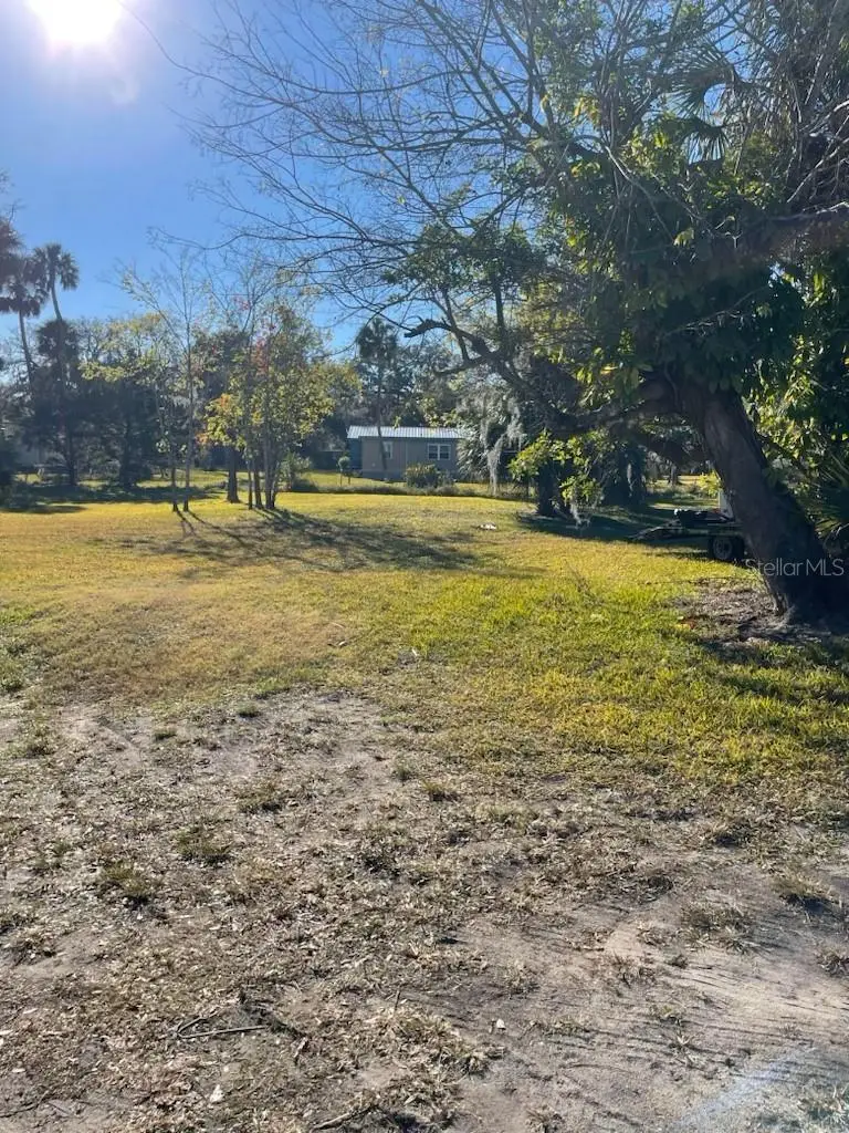 E Spruce St, FL