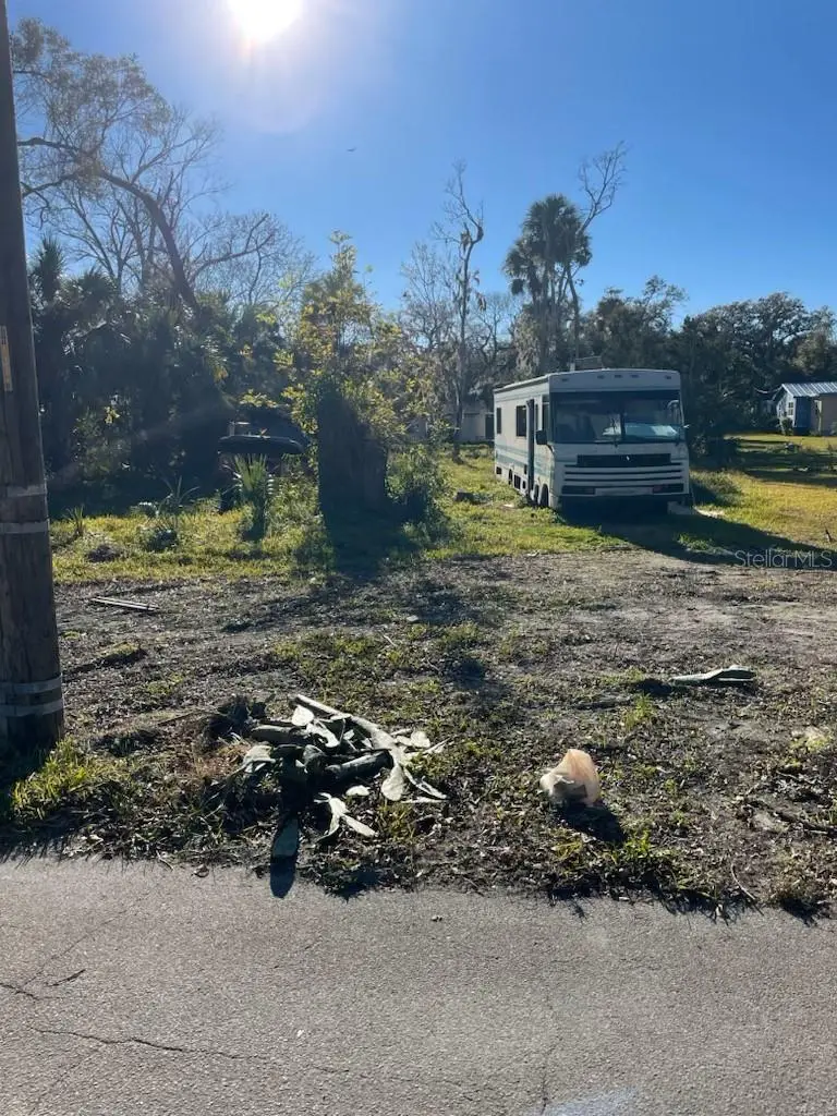 E Spruce St, FL