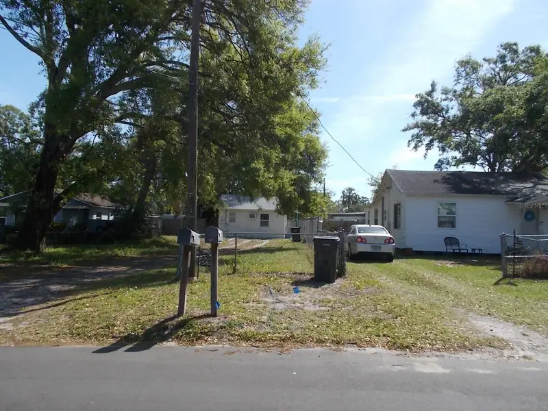 5827 39th St N, FL