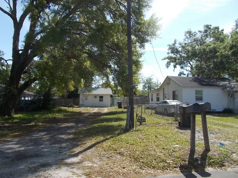 5827 39th St N, FL