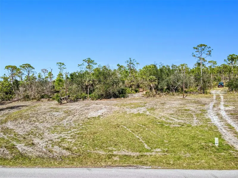 24552 Yacht Club Blvd, FL