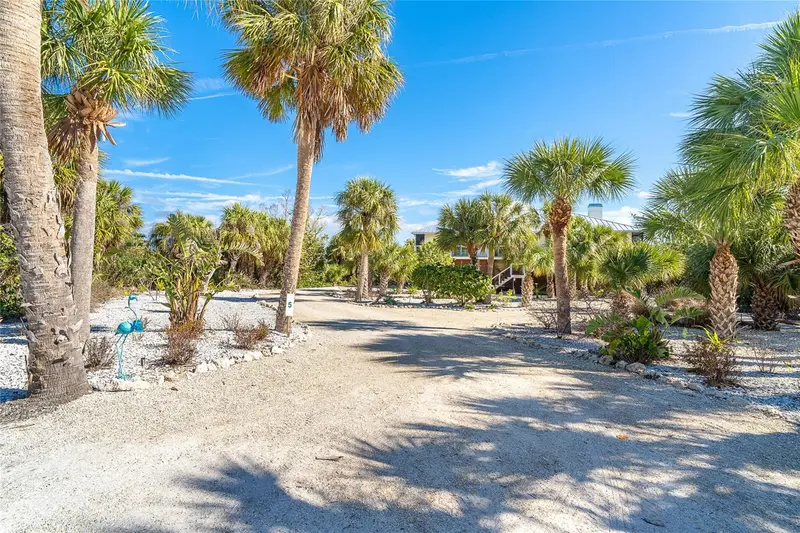 5 Pointe Way, FL