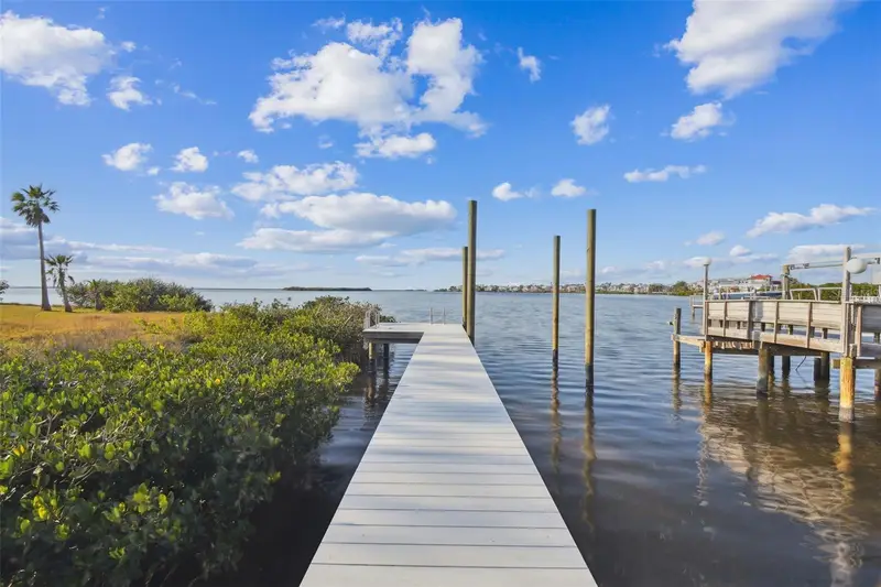 1640 Sea Breeze Dr, FL