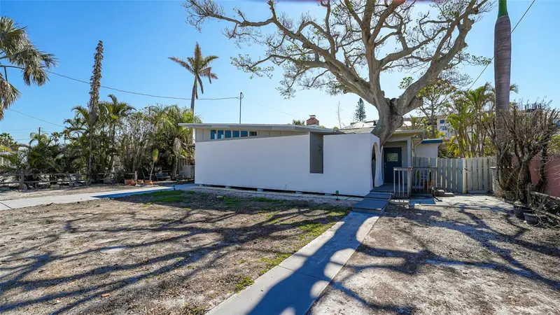 132 Harrison Dr, FL