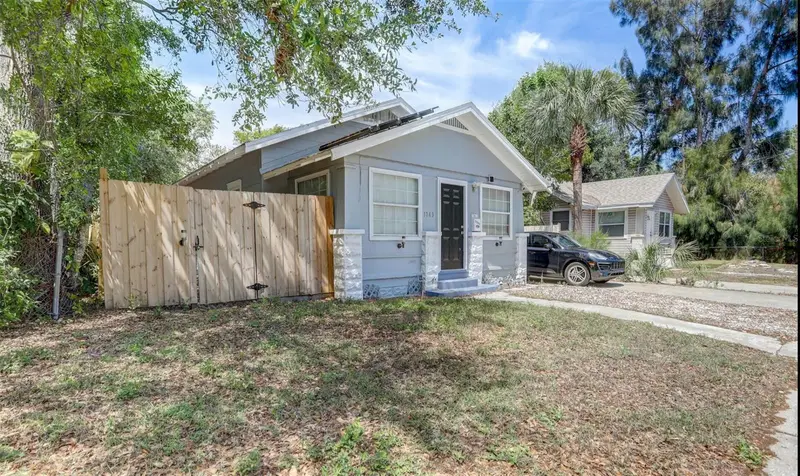 1743 Yale St S, FL