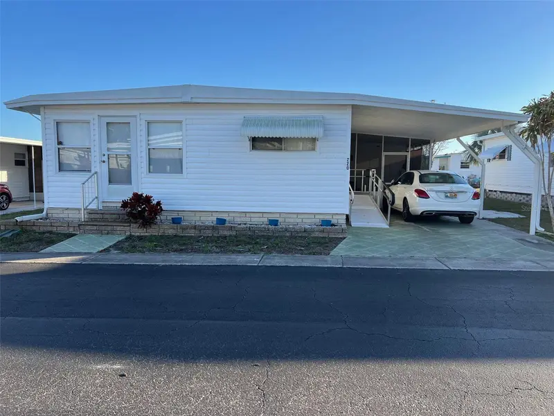 220 Royal Palm Cir, FL