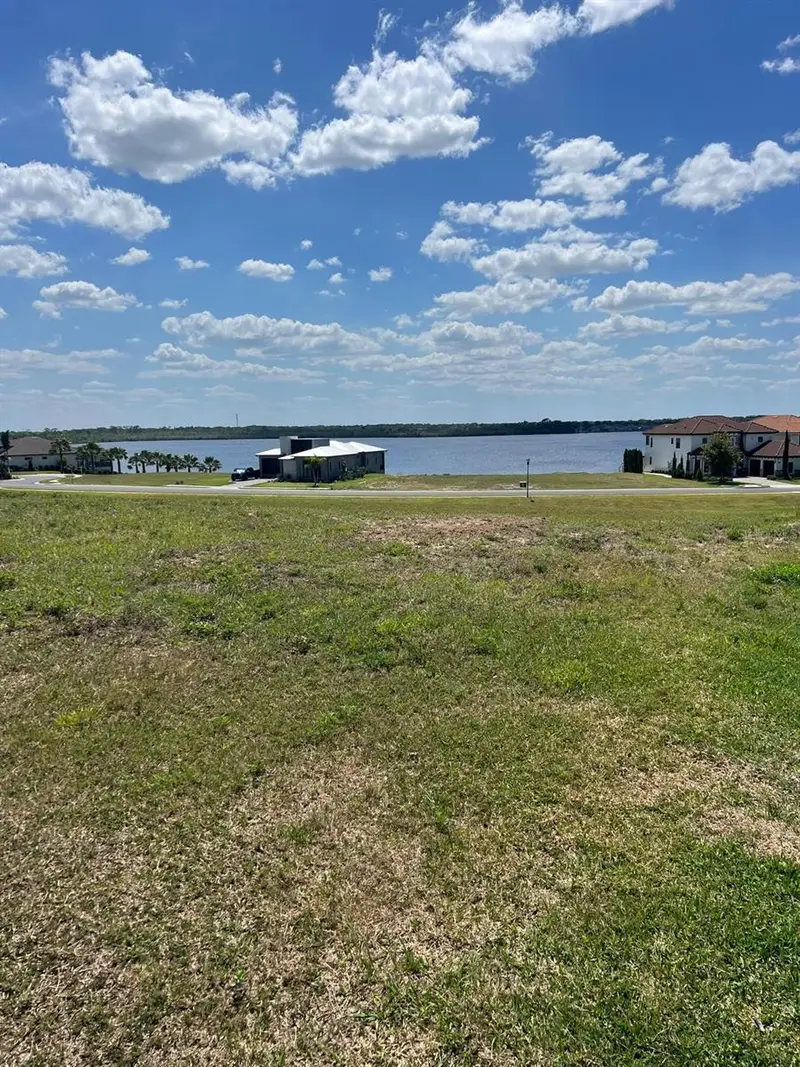 828 Water Fern Trail Dr, FL