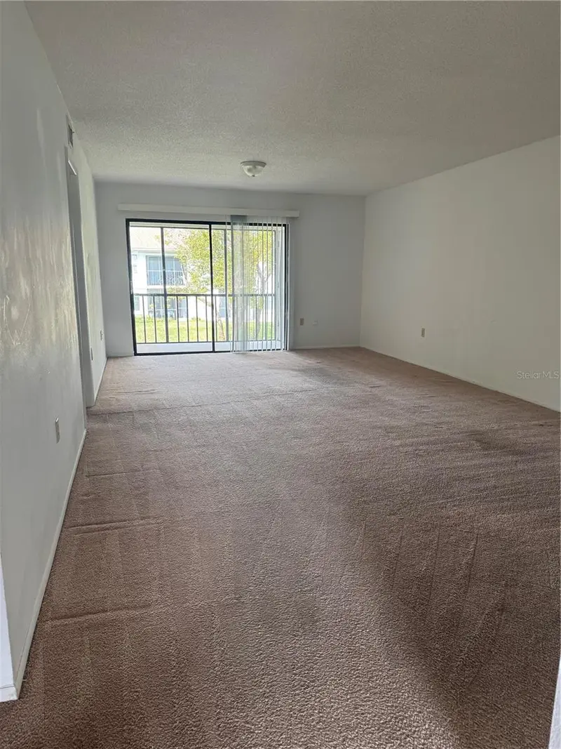 106 Lakeside Ct, FL