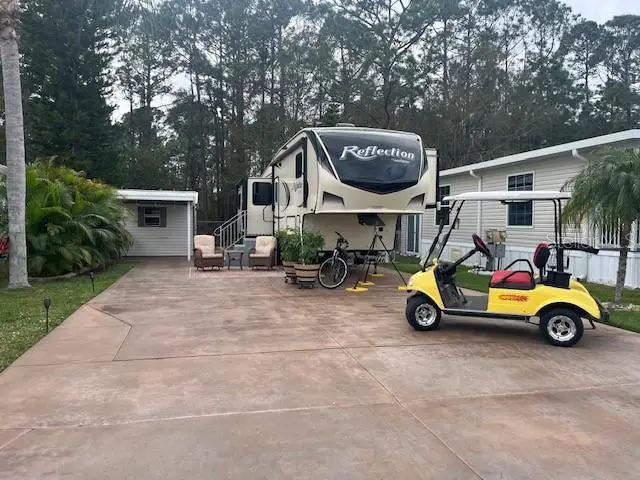 447 Pine Loop, FL