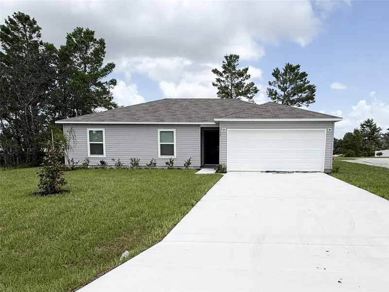 137 Maple Dr W, FL