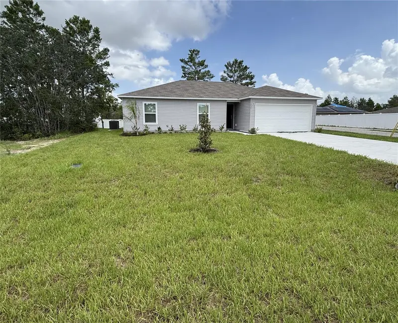 137 Maple Dr W, FL