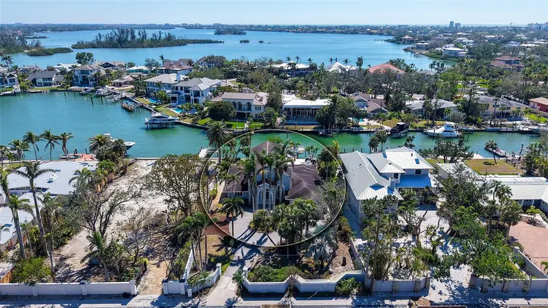 732 Siesta Dr, FL