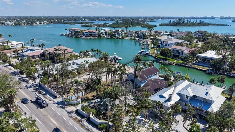 732 Siesta Dr, FL