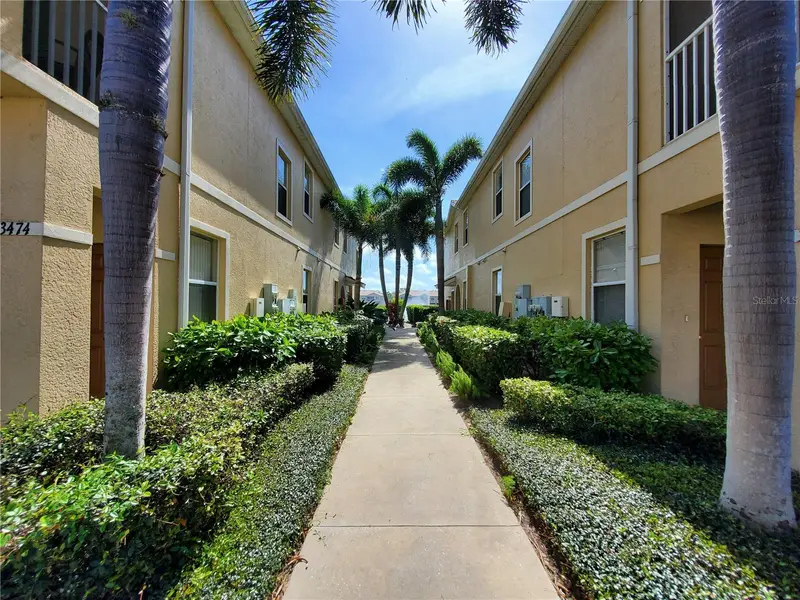 3468 Parkridge Cir #33-201, FL