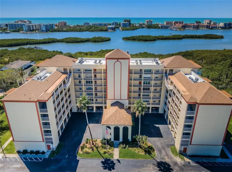 9000 Commodore Dr #302, FL