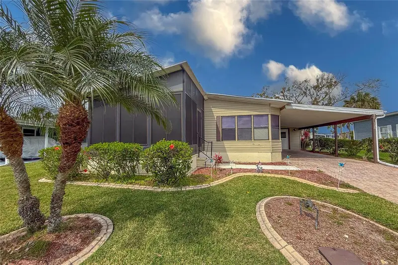 135 Hummingbird Ave, FL