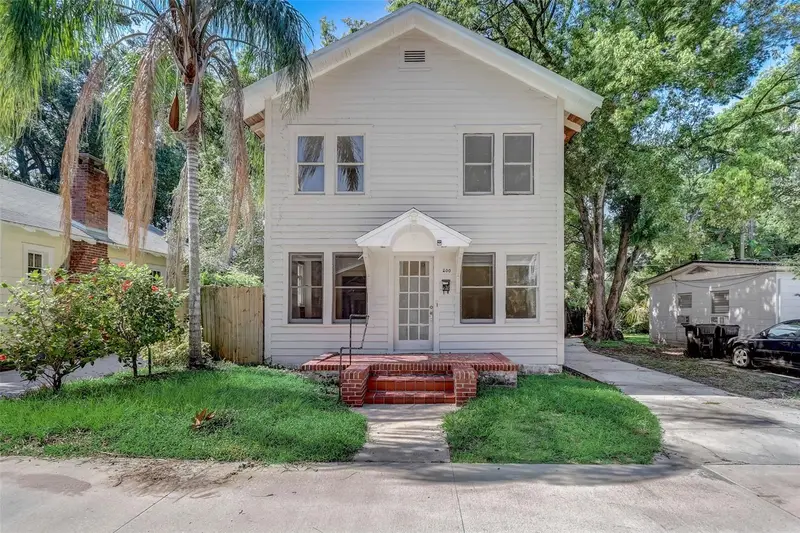 200 & 200 1/2 Hibiscus Ct, FL