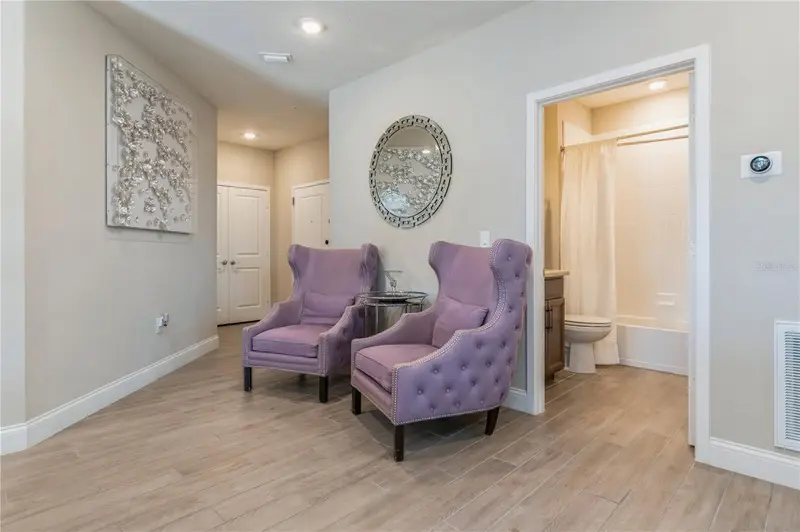7517 Laureate Blvd #4103, FL