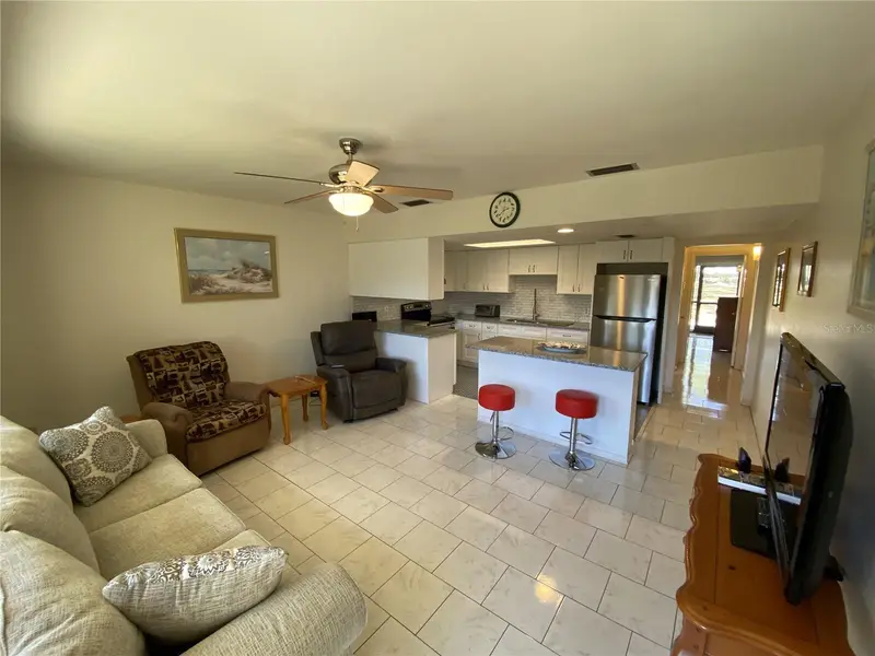711 Springer Dr #9, FL