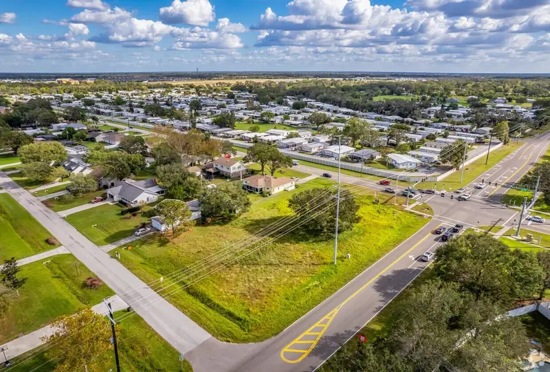 6910 36th Ave E, FL