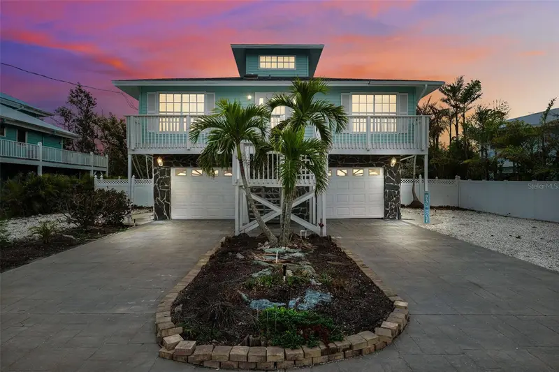 311 Poinsettia Rd, FL