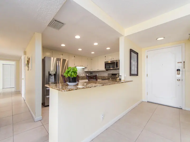 675 S Gulfview Blvd #902, FL