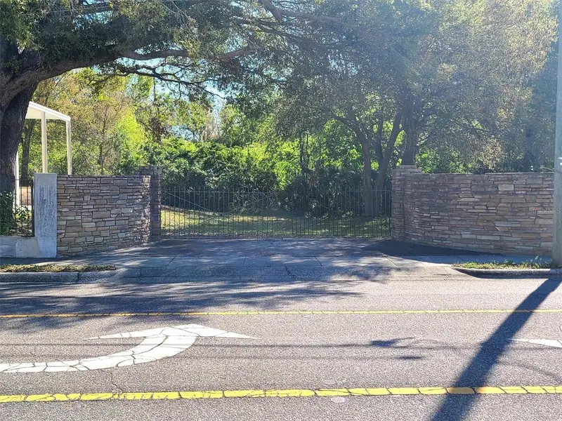 3541 N Boulevard, FL