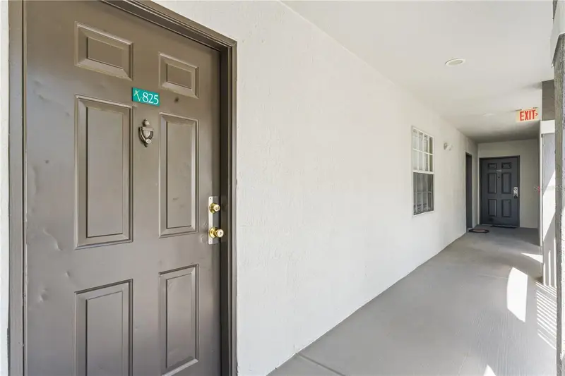 13929 Fairway Island Dr #825, FL